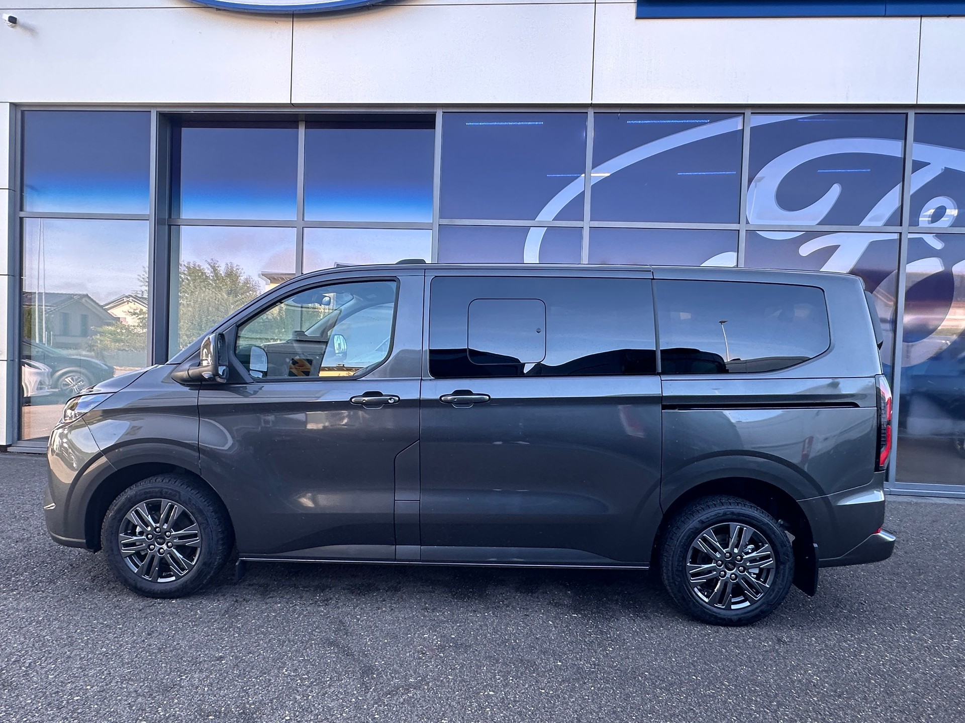 FORD Transit C combi 340 L1 2.5 Dur PHEV/Aut.-image-2