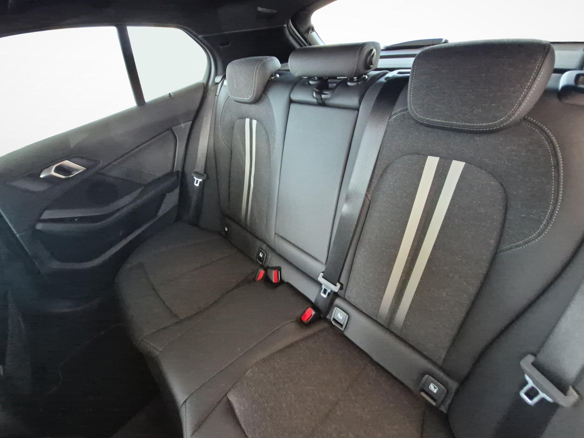 BMW 1er Reihe F40 118i-image-10
