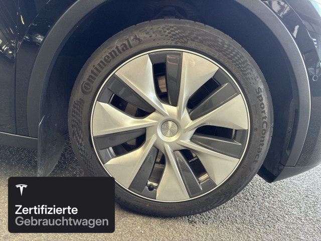 TESLA Model Y Long Range AWD-image-10