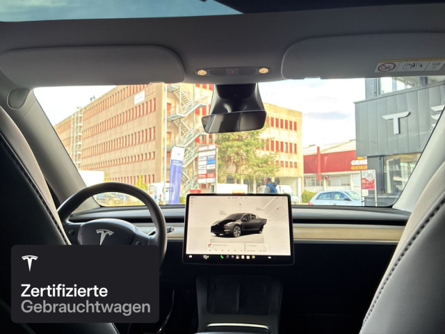TESLA Model Y Long Range AWD-image-14