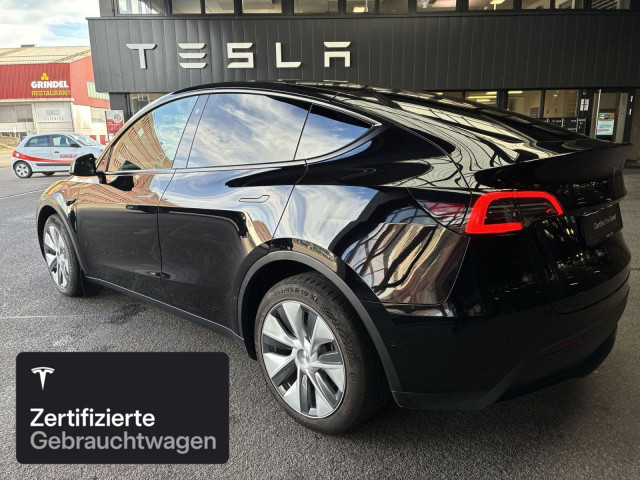 TESLA Model Y Long Range AWD-image-6