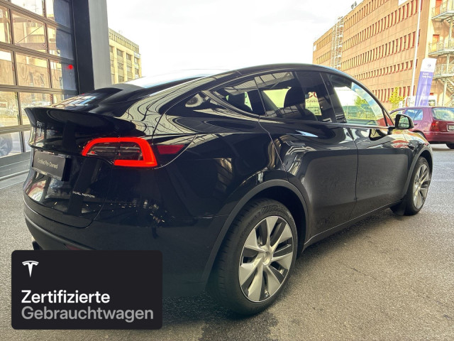 TESLA Model Y Long Range AWD-image-8