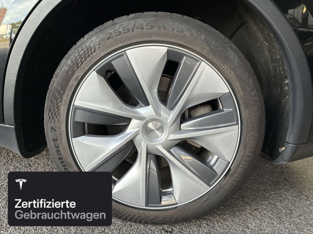 TESLA Model Y Long Range AWD-image-5