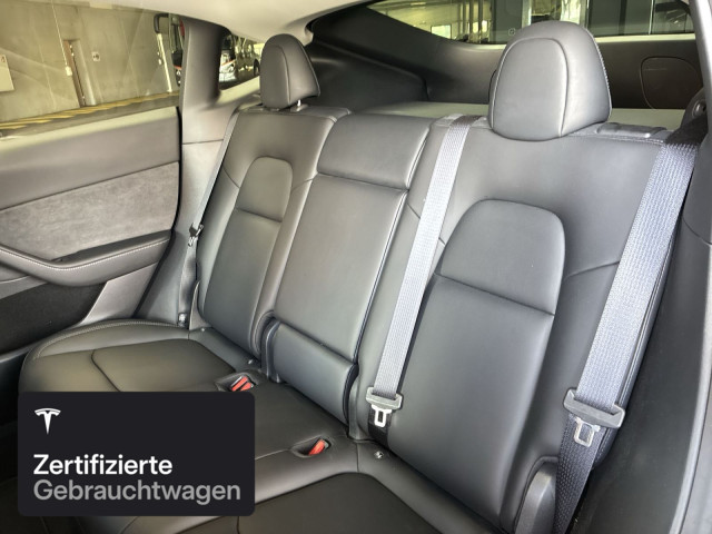 TESLA Model Y Long Range AWD-image-13