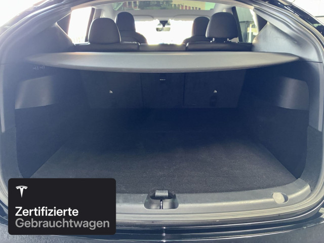 TESLA Model Y Long Range AWD-image-15
