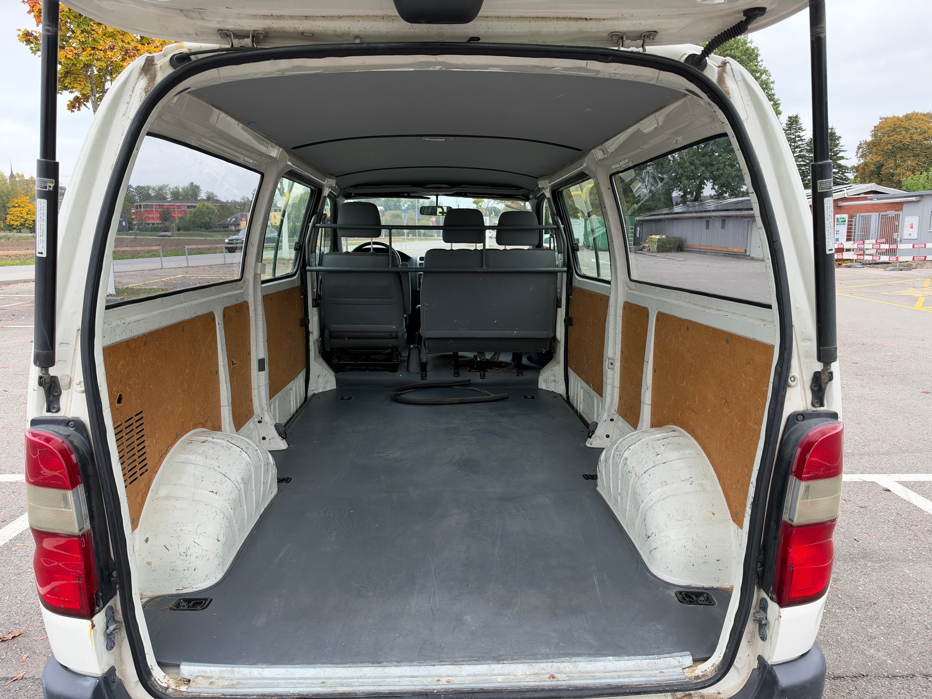 TOYOTA Hiace D-4D Kombi 4WD SWB-image-6