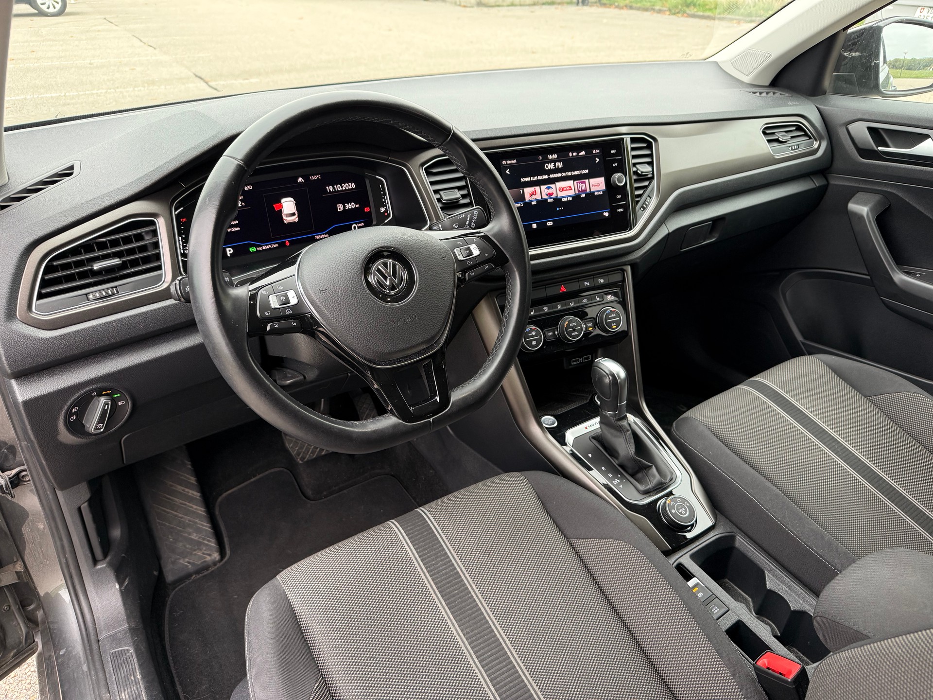VW T-ROC 2.0 TSI Advance DSG 4motion-image-4