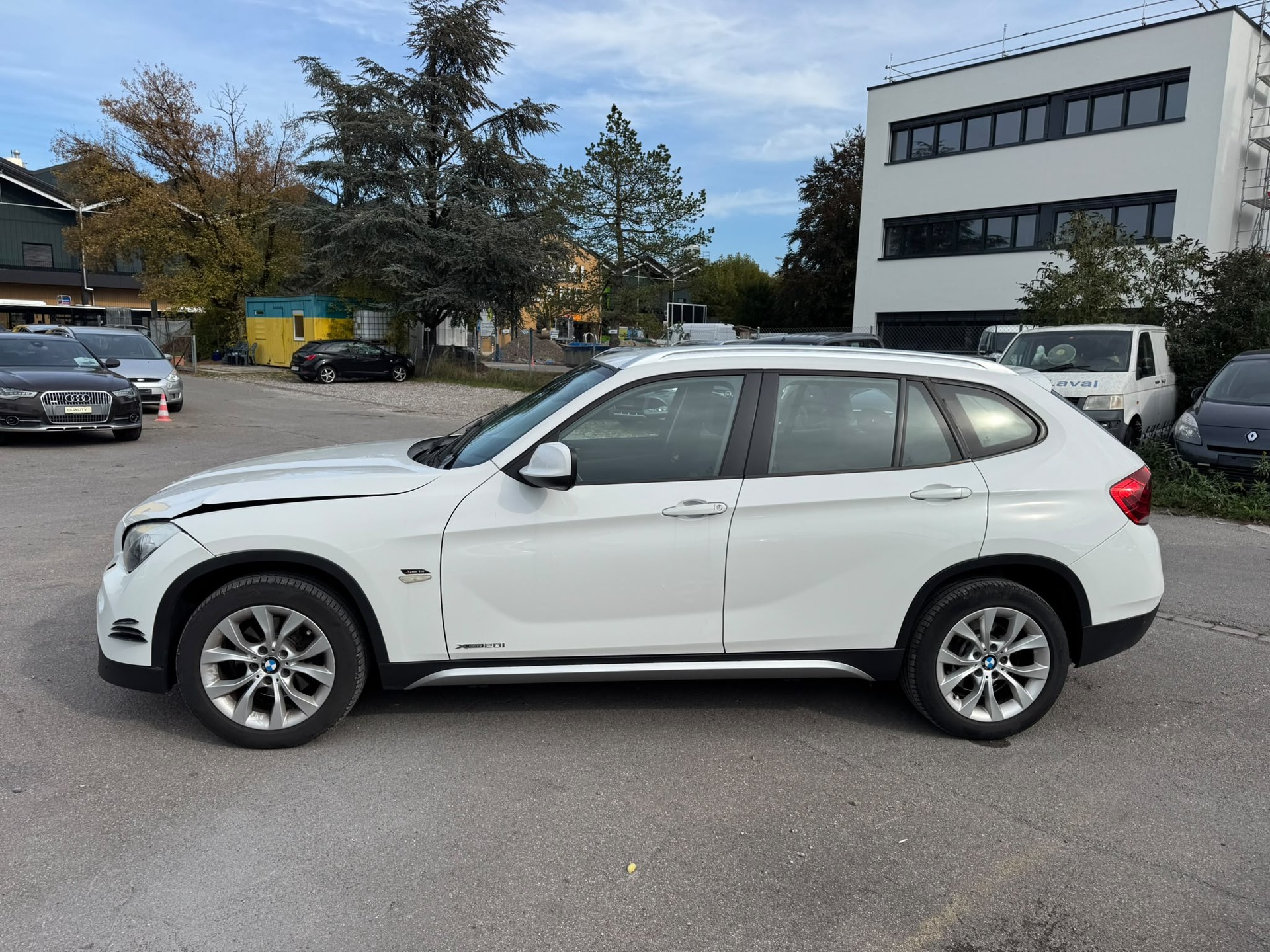 BMW X1 xDrive 20i Steptronic-image-13