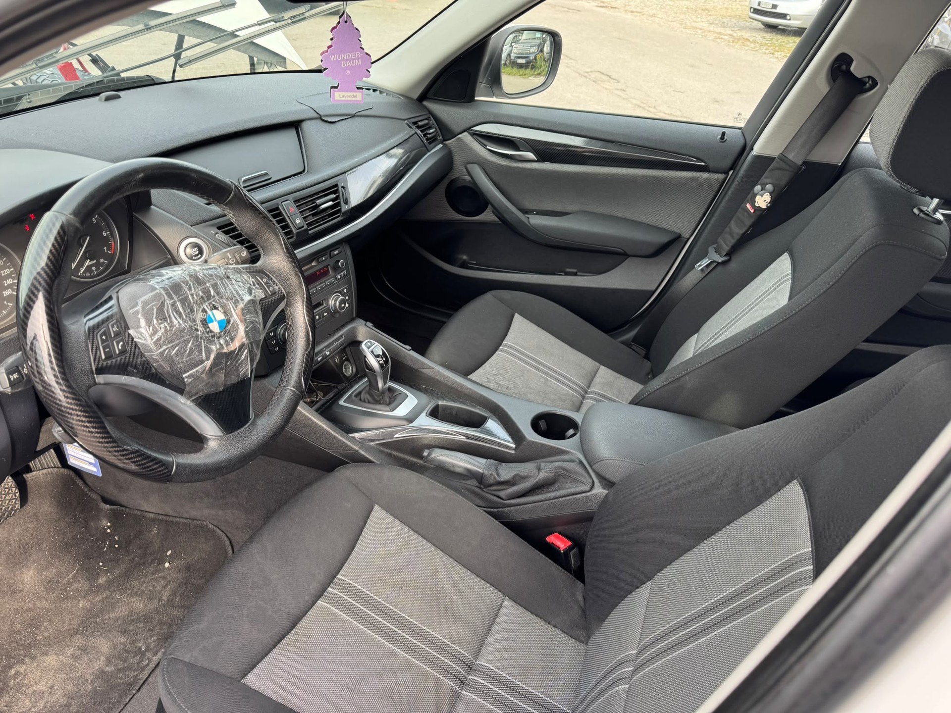 BMW X1 xDrive 20i Steptronic-image-9