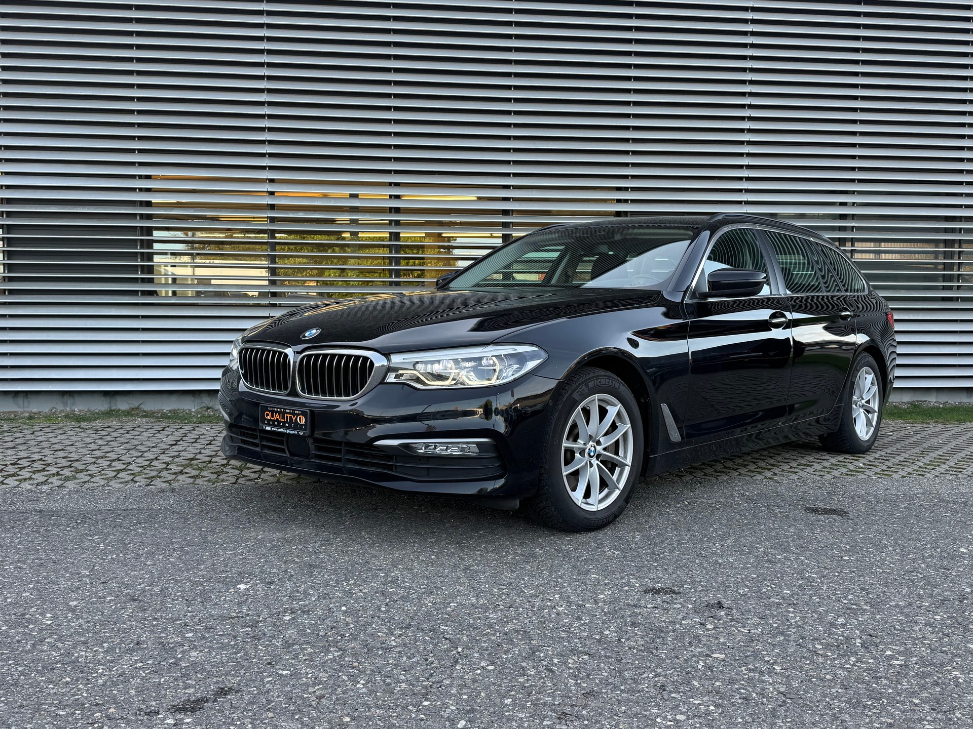 BMW 530d xDrive Touring Sport Line Steptronic-image-1
