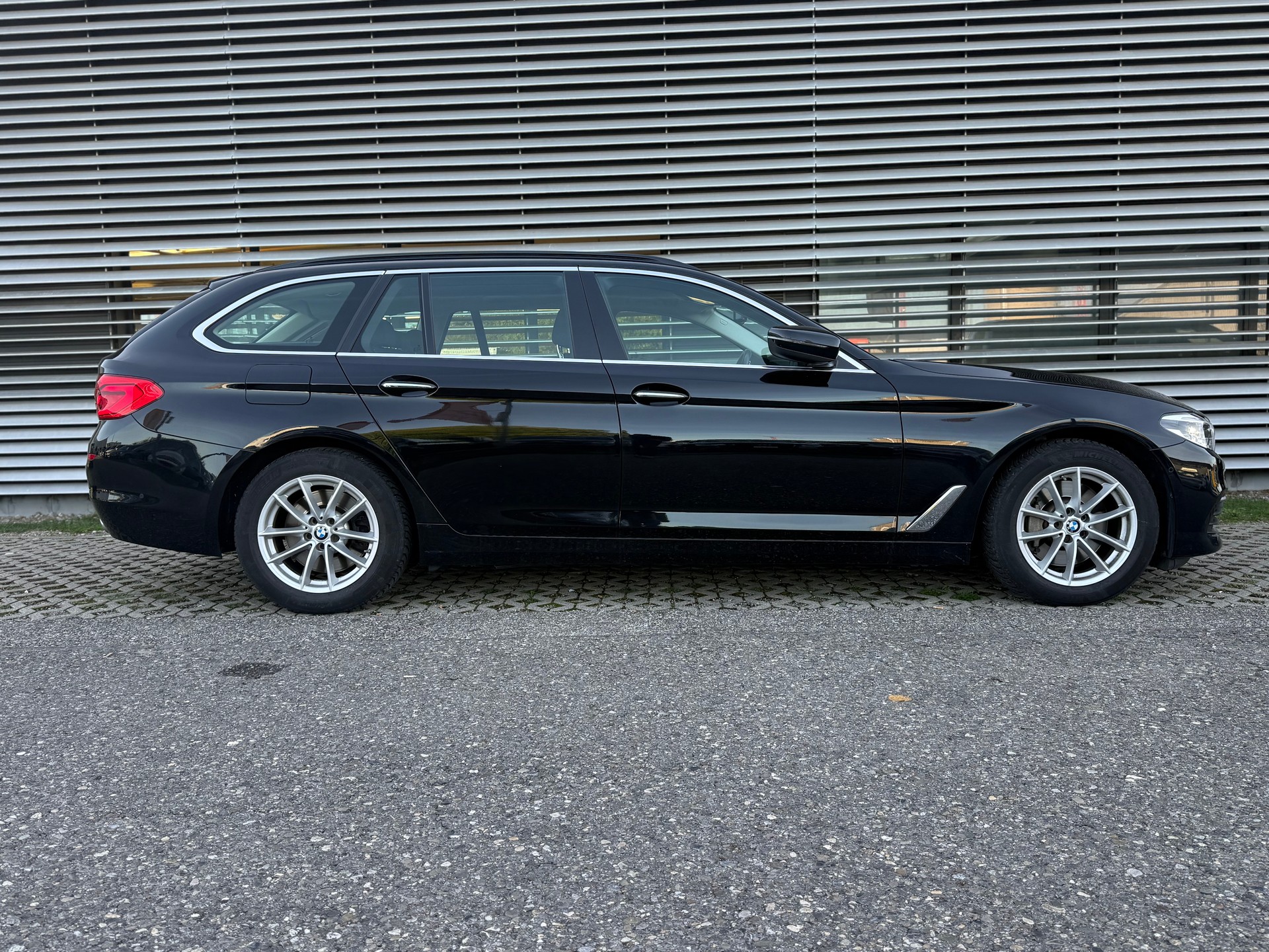BMW 530d xDrive Touring Sport Line Steptronic-image-6