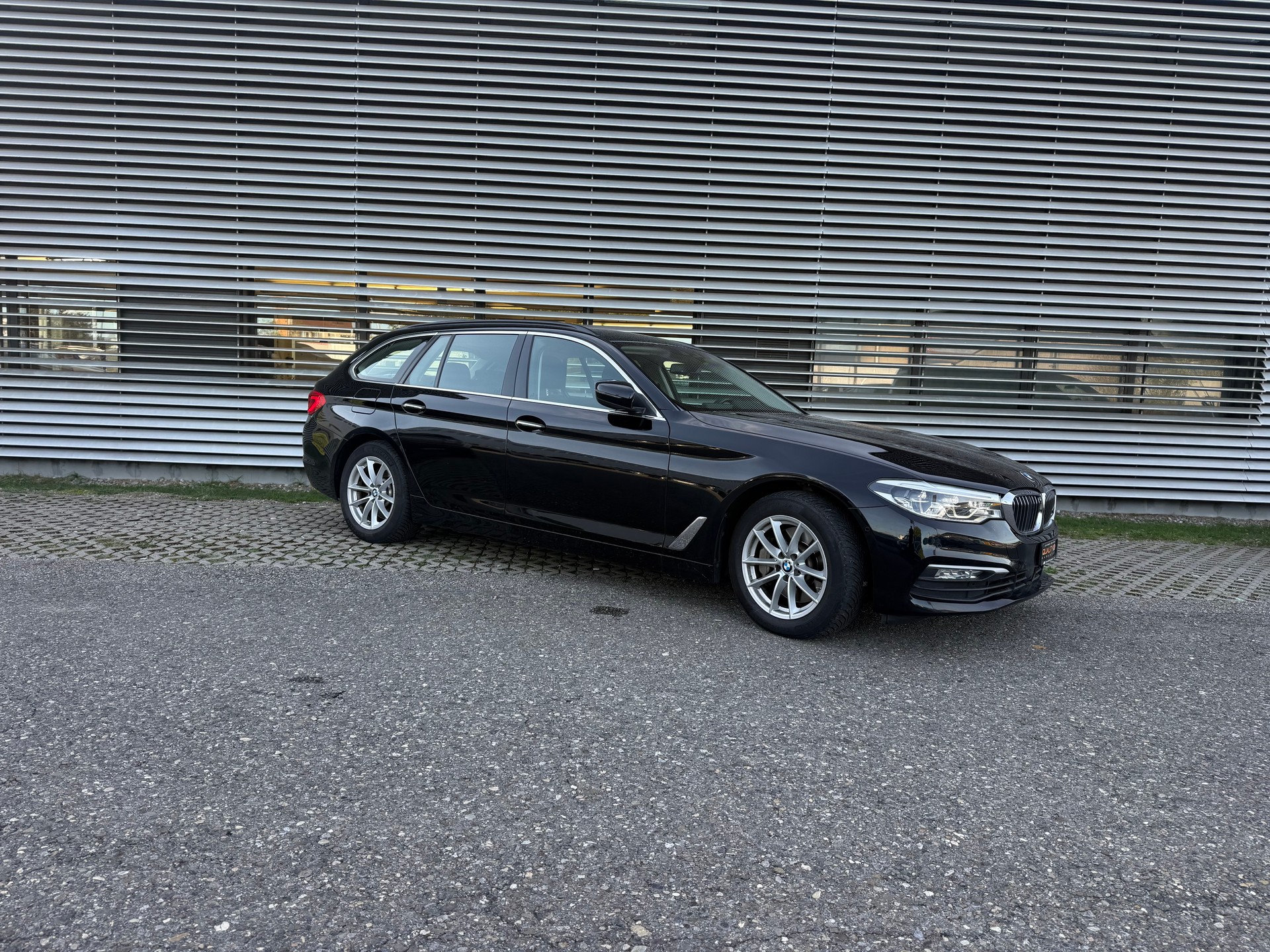BMW 530d xDrive Touring Sport Line Steptronic-image-3