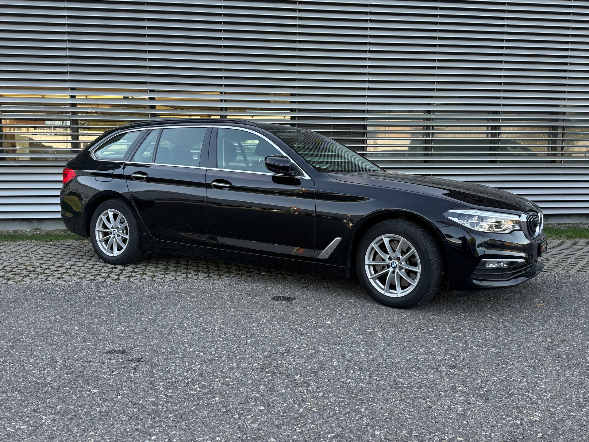 BMW 530d xDrive Touring Sport Line Steptronic-image-5