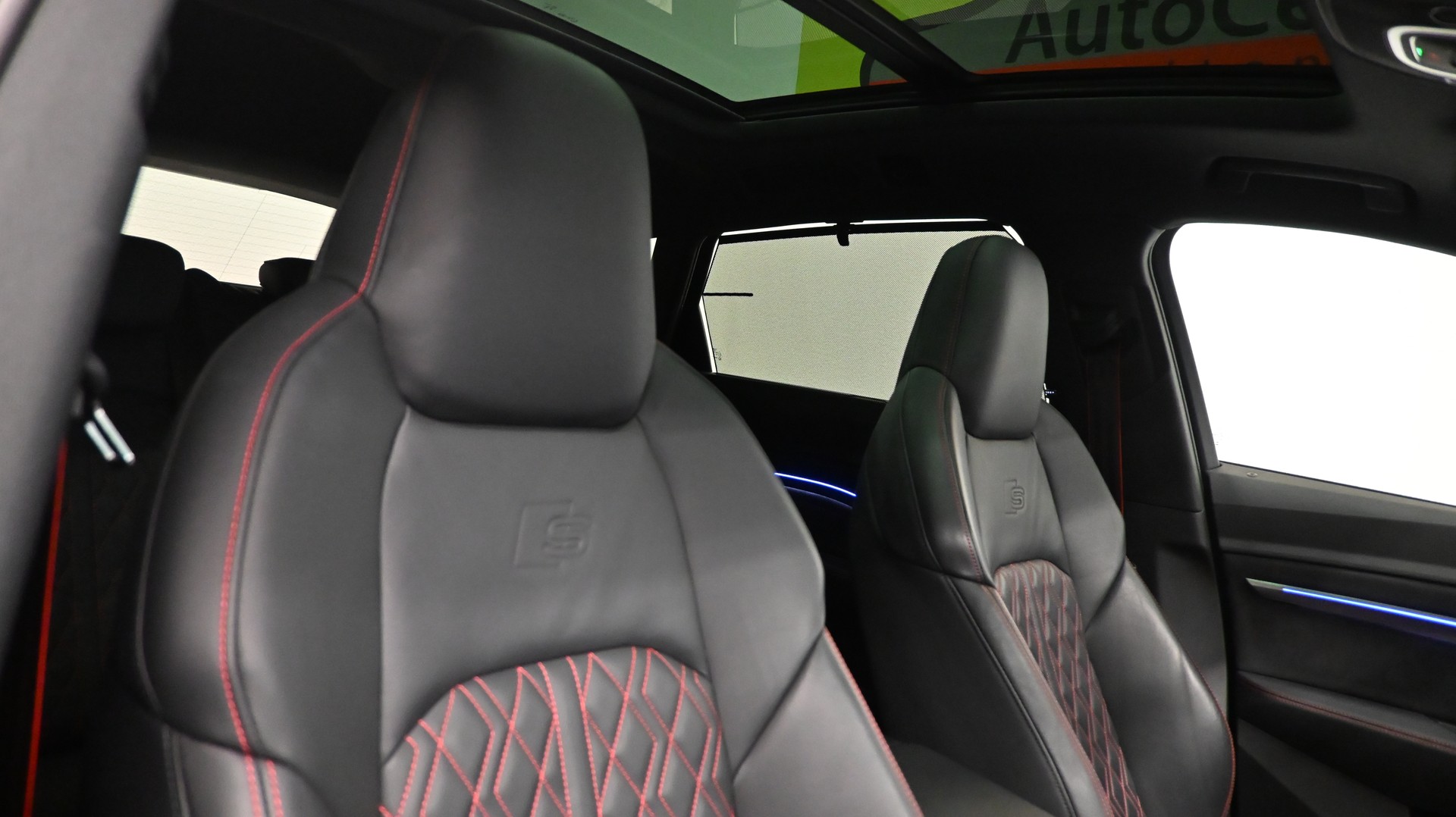 AUDI Q8 55 e-tron Black Edition quattro-image-6