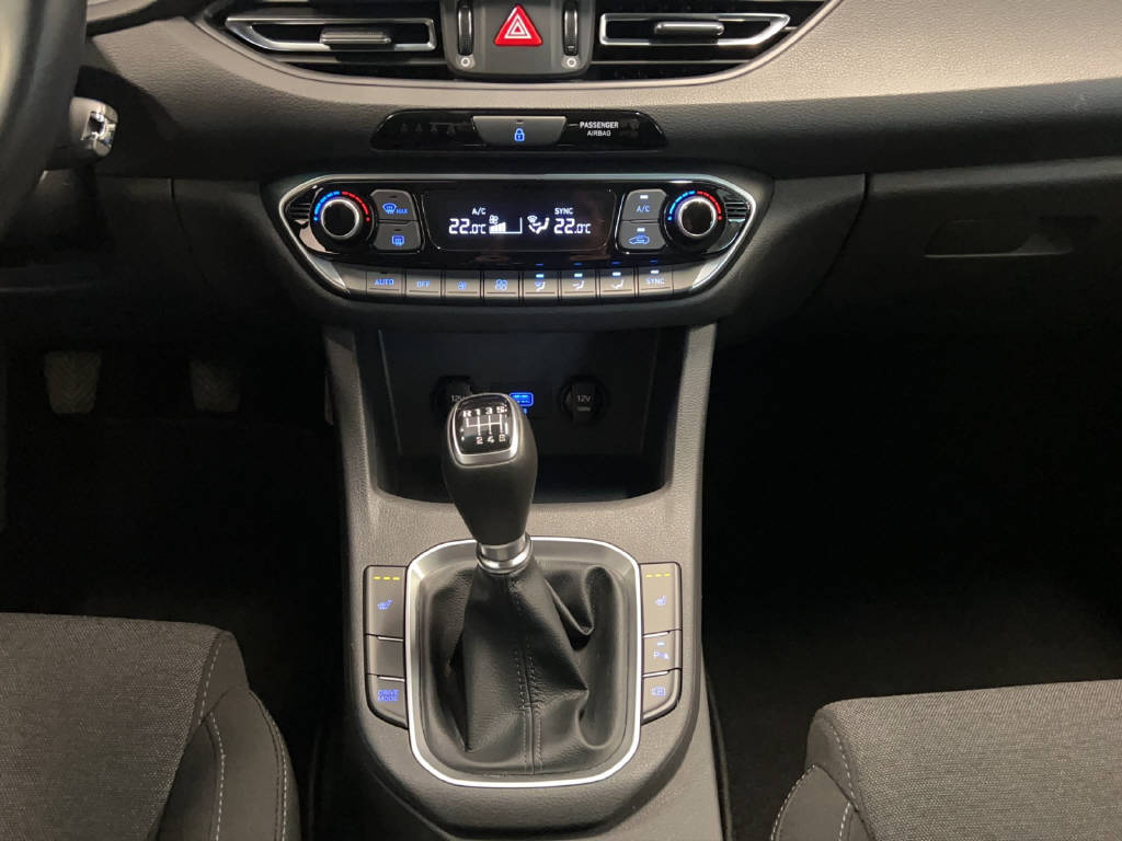 HYUNDAI i30 1.5 T-GDi Amplia-image-6