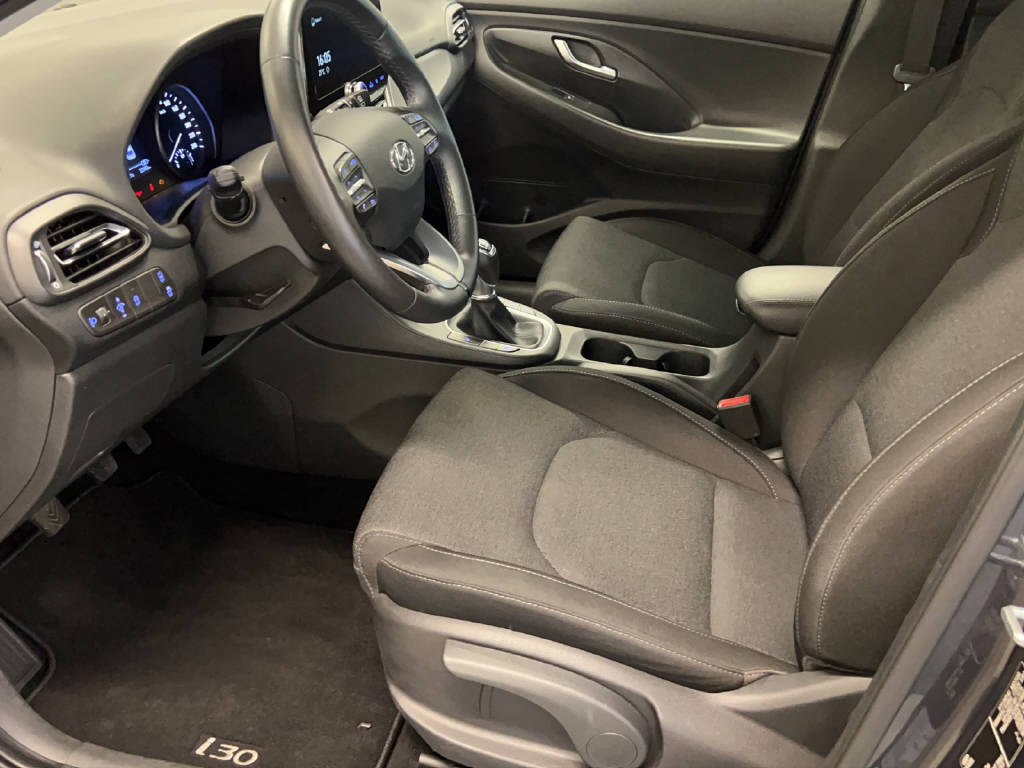 HYUNDAI i30 1.5 T-GDi Amplia-image-3