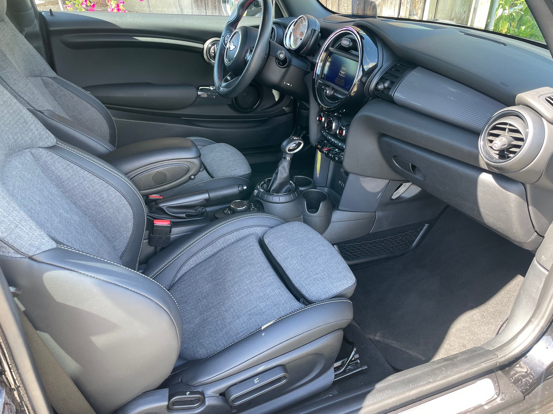 MINI Mini Cooper Steptronic-image-5