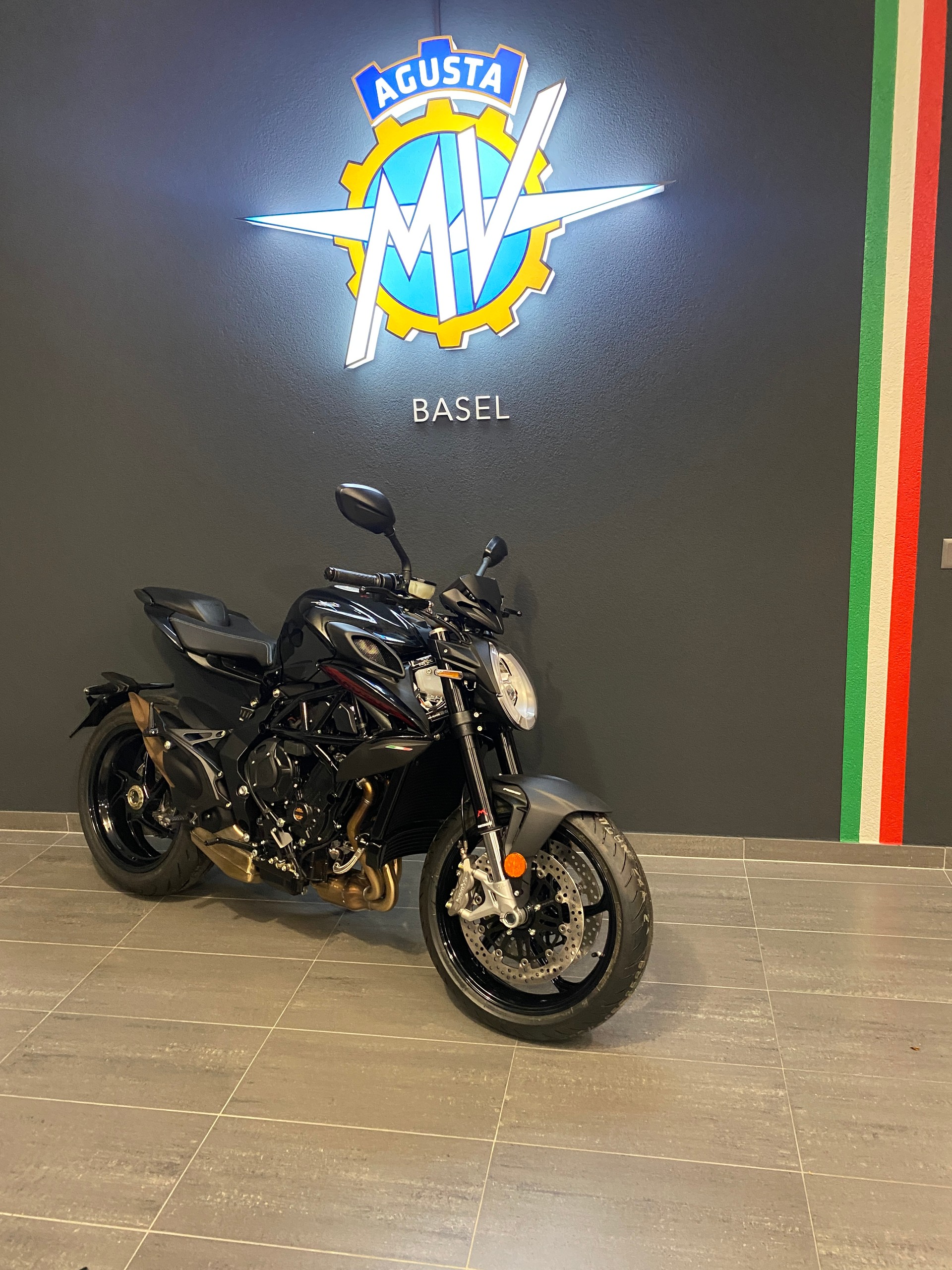 MV AGUSTA B3 Brutale 800 R-showroom-element-3