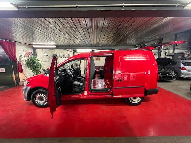 VW Caddy Maxi 2.0TDI BlueMotion Technology-image-8