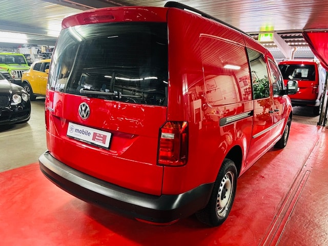 VW Caddy Maxi 2.0TDI BlueMotion Technology-image-2
