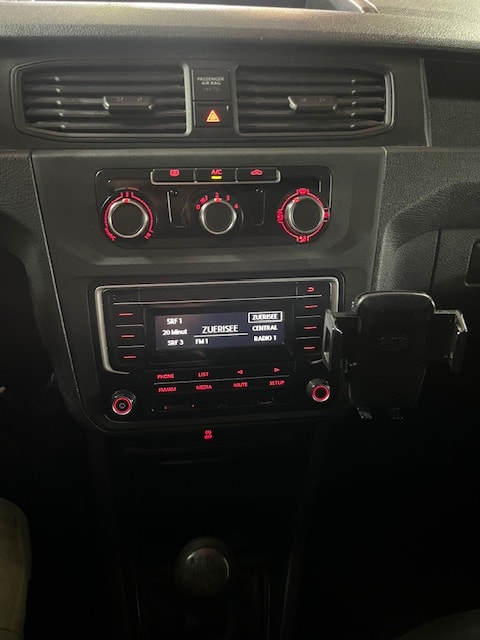 VW Caddy Maxi 2.0TDI BlueMotion Technology-image-11