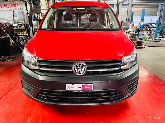 VW Caddy Maxi 2.0TDI BlueMotion Technology-image-5