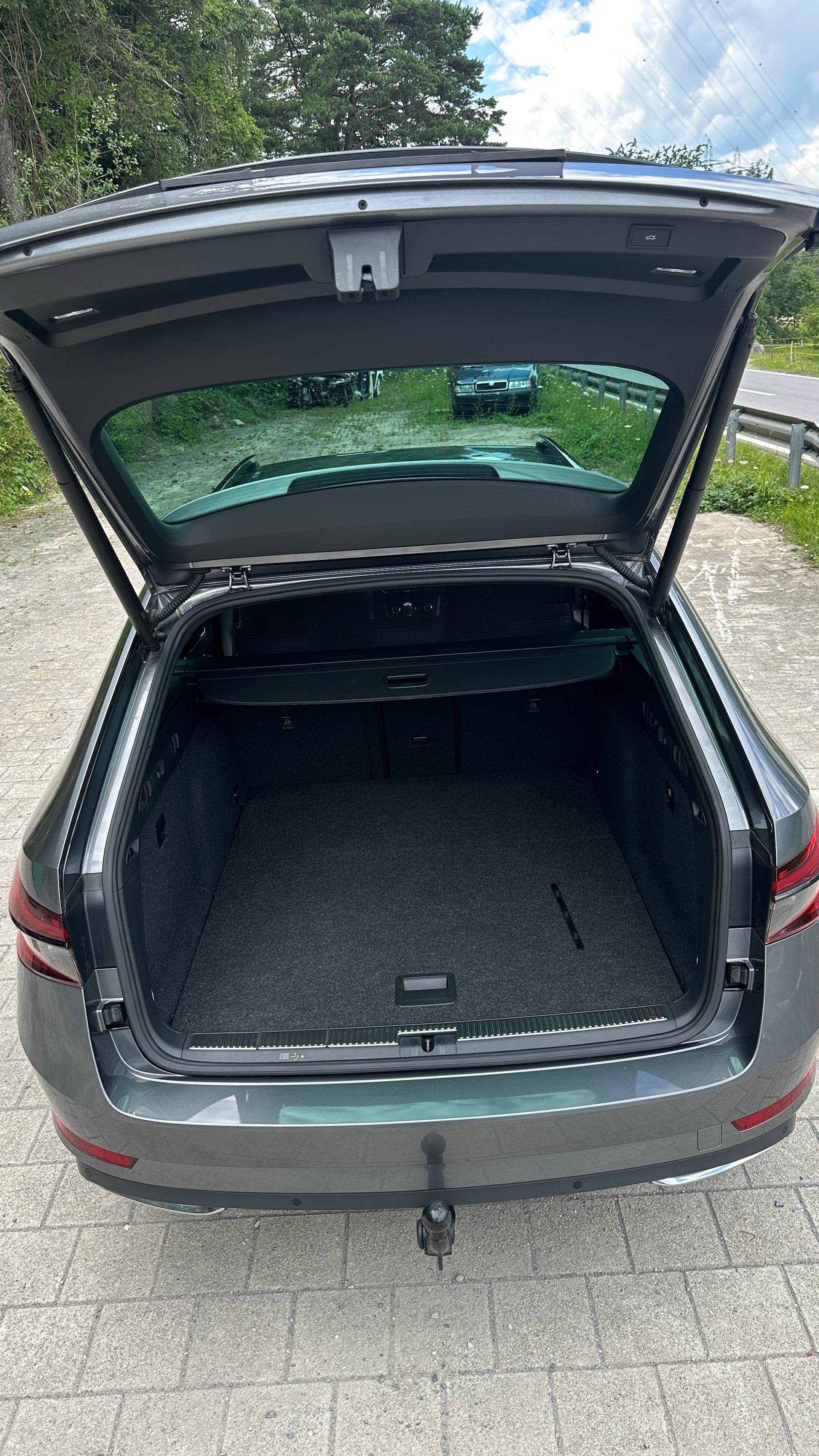 SKODA Superb Combi 2.0 TDi SportLine 4x4 DSG-image-7