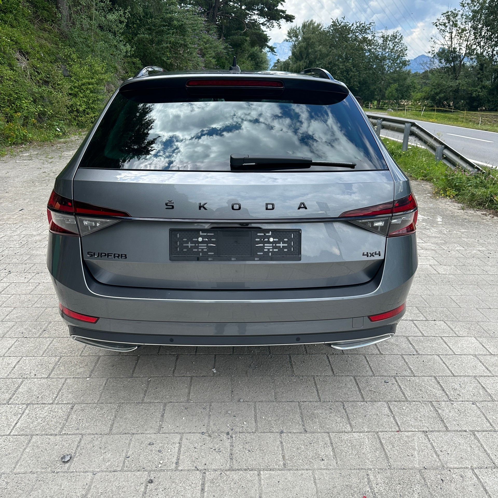 SKODA Superb Combi 2.0 TDi SportLine 4x4 DSG-image-6