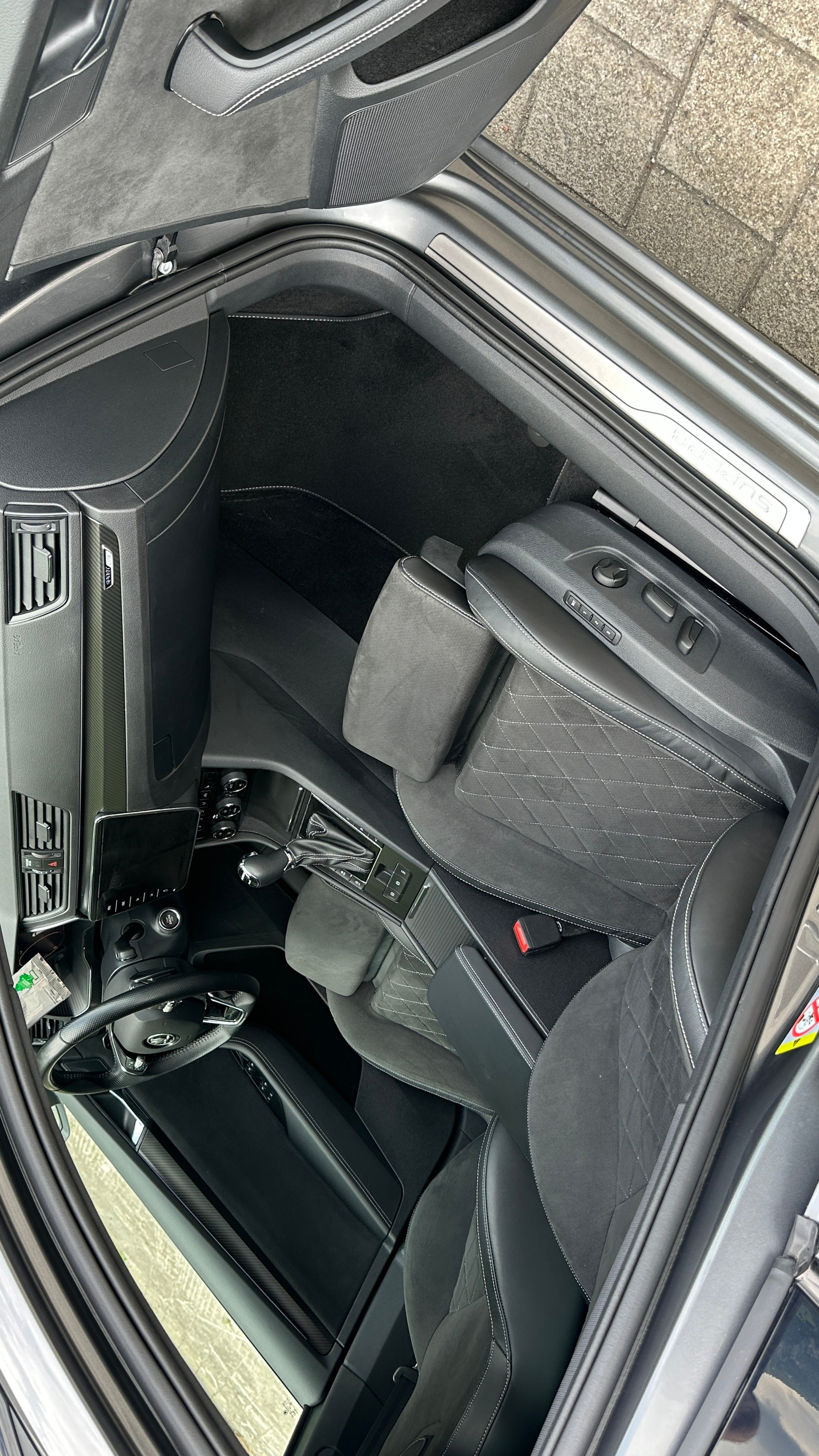 SKODA Superb Combi 2.0 TDi SportLine 4x4 DSG-image-8