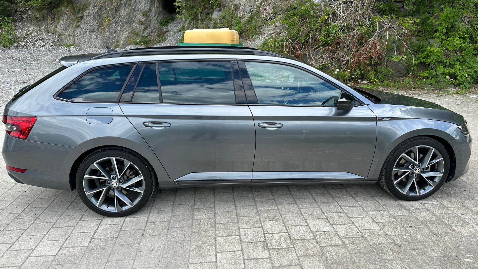 SKODA Superb Combi 2.0 TDi SportLine 4x4 DSG-image-4