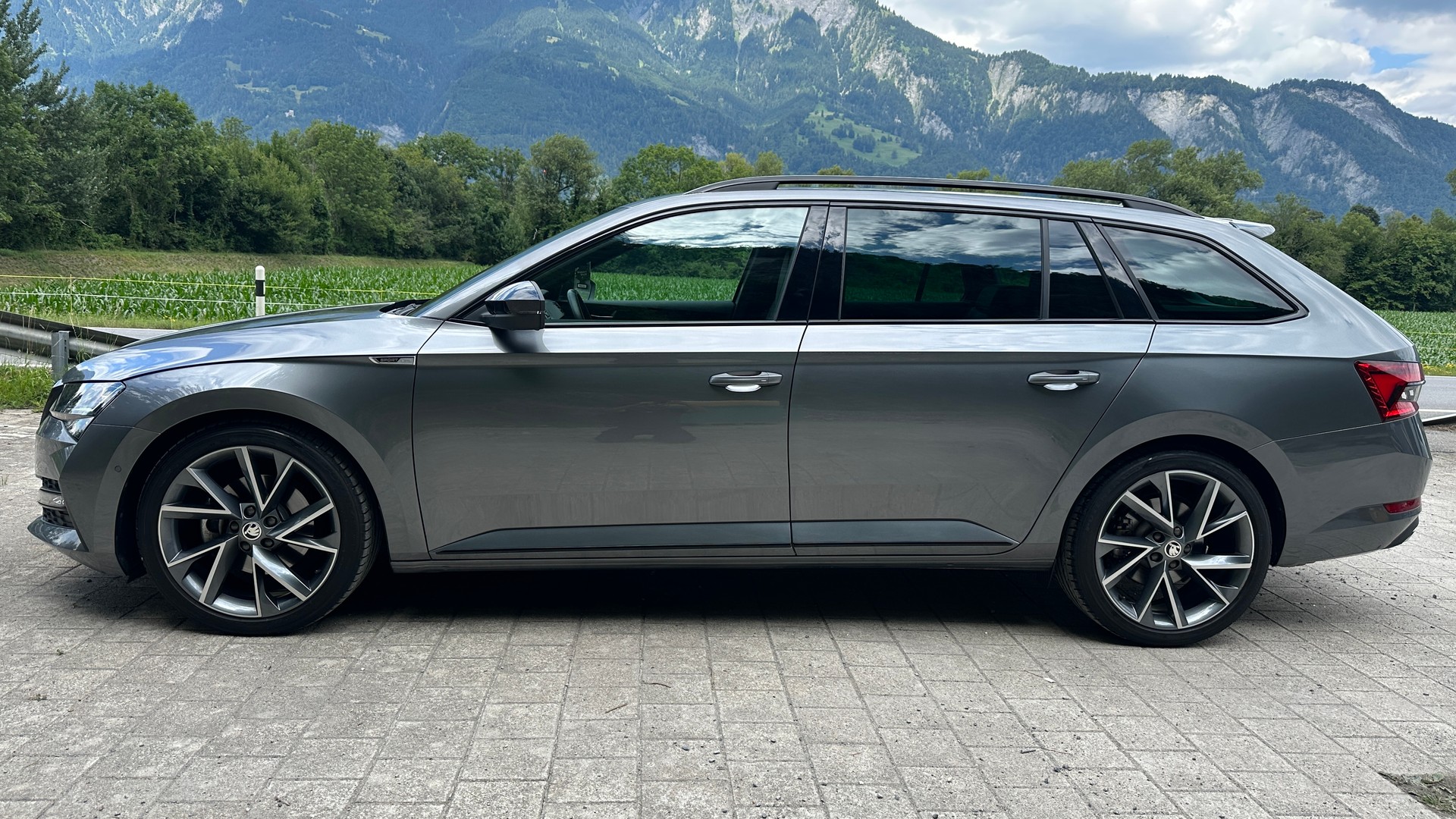 SKODA Superb Combi 2.0 TDi SportLine 4x4 DSG-image-3