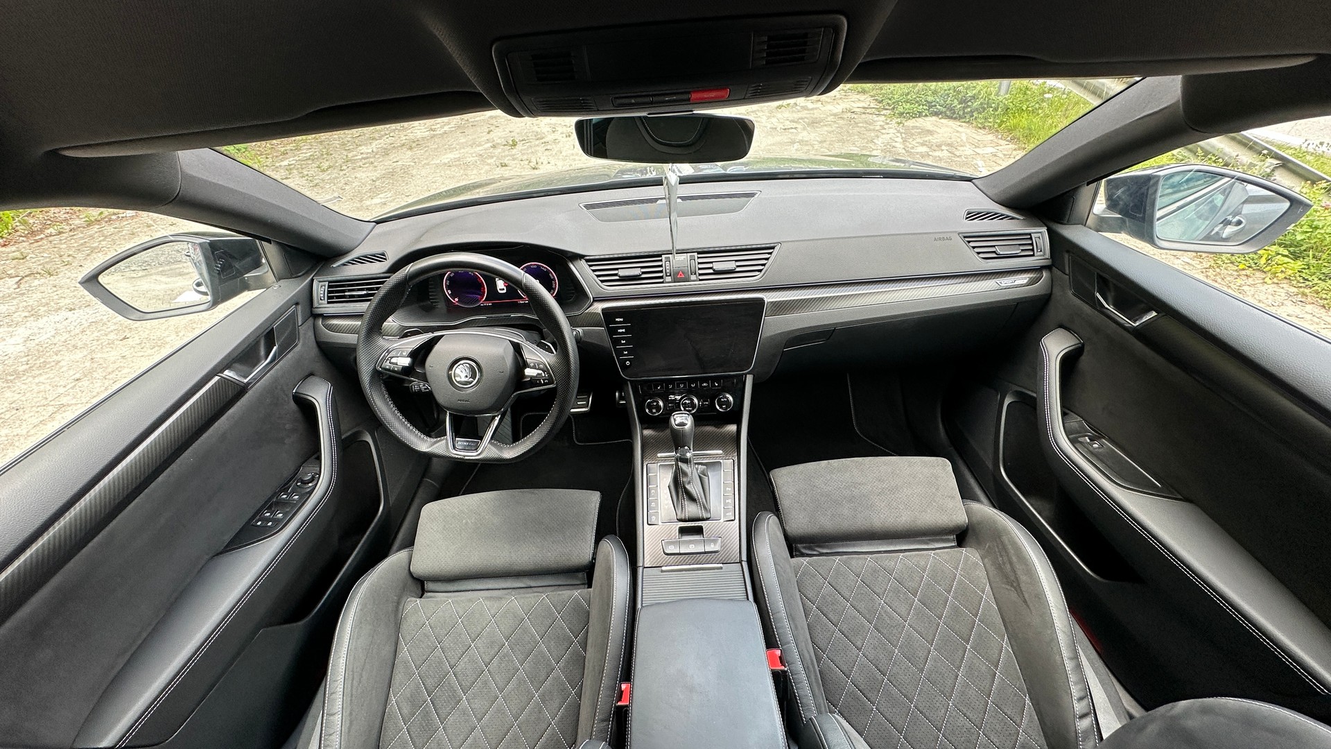 SKODA Superb Combi 2.0 TDi SportLine 4x4 DSG-image-9
