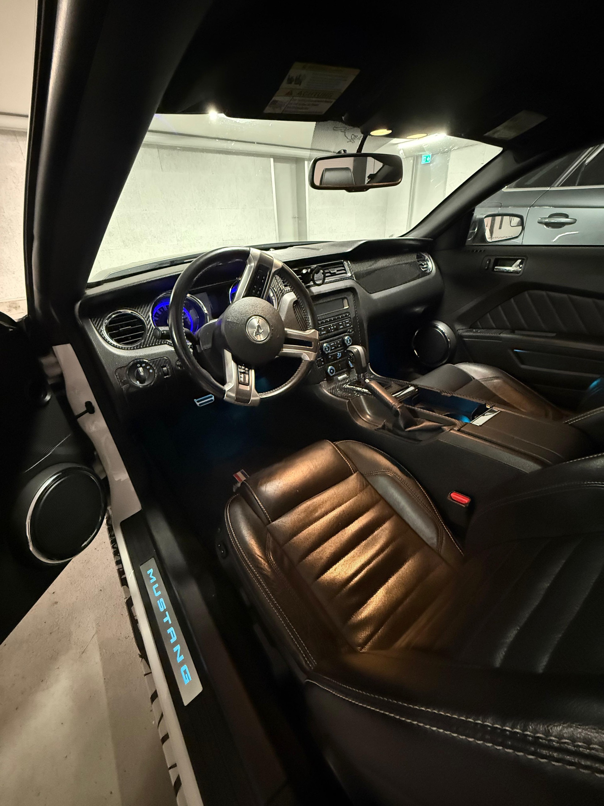 FORD MUSTANG GT 5.0 V8 426 PS-image-2