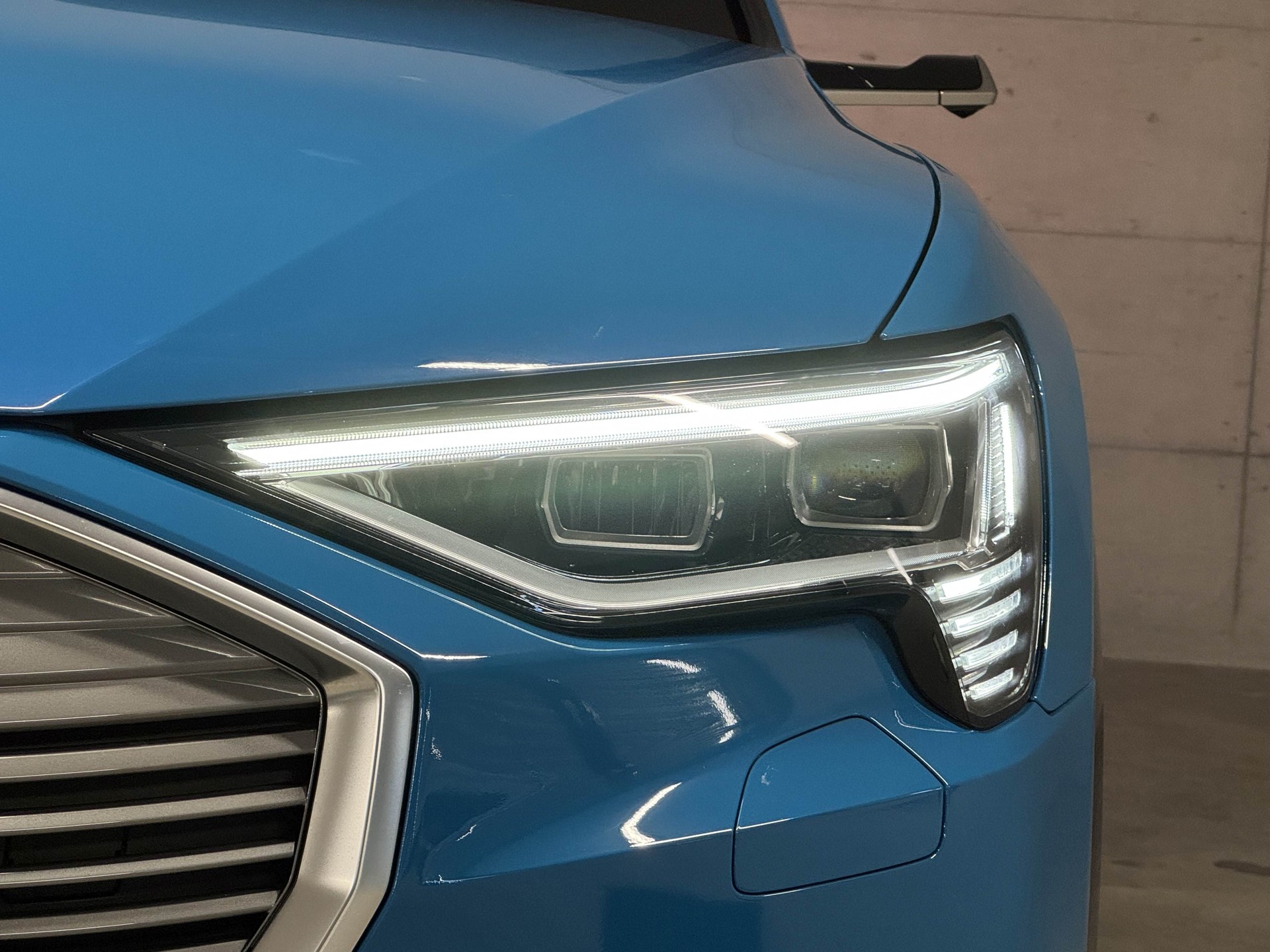 AUDI e-tron 55 Advanced quattro-image-4