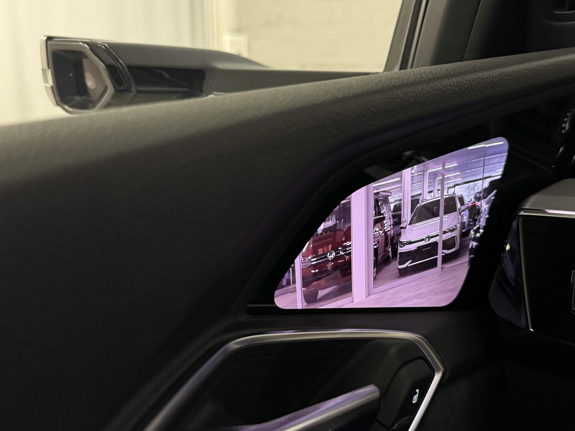 AUDI e-tron 55 Advanced quattro-image-11