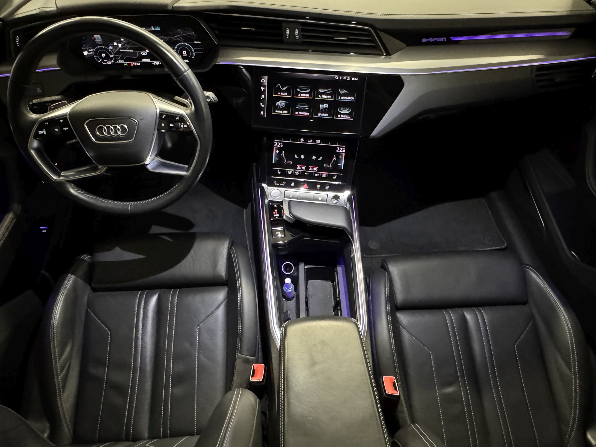 AUDI e-tron 55 Advanced quattro-image-8