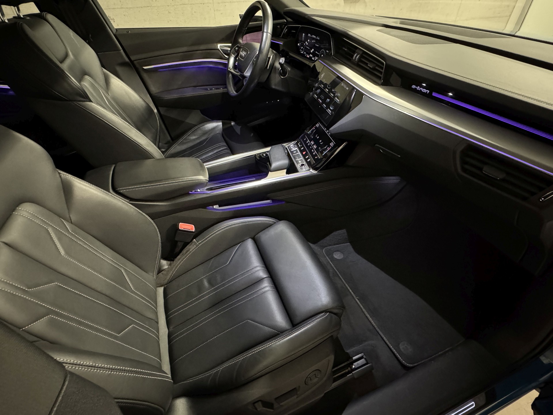 AUDI e-tron 55 Advanced quattro-image-9