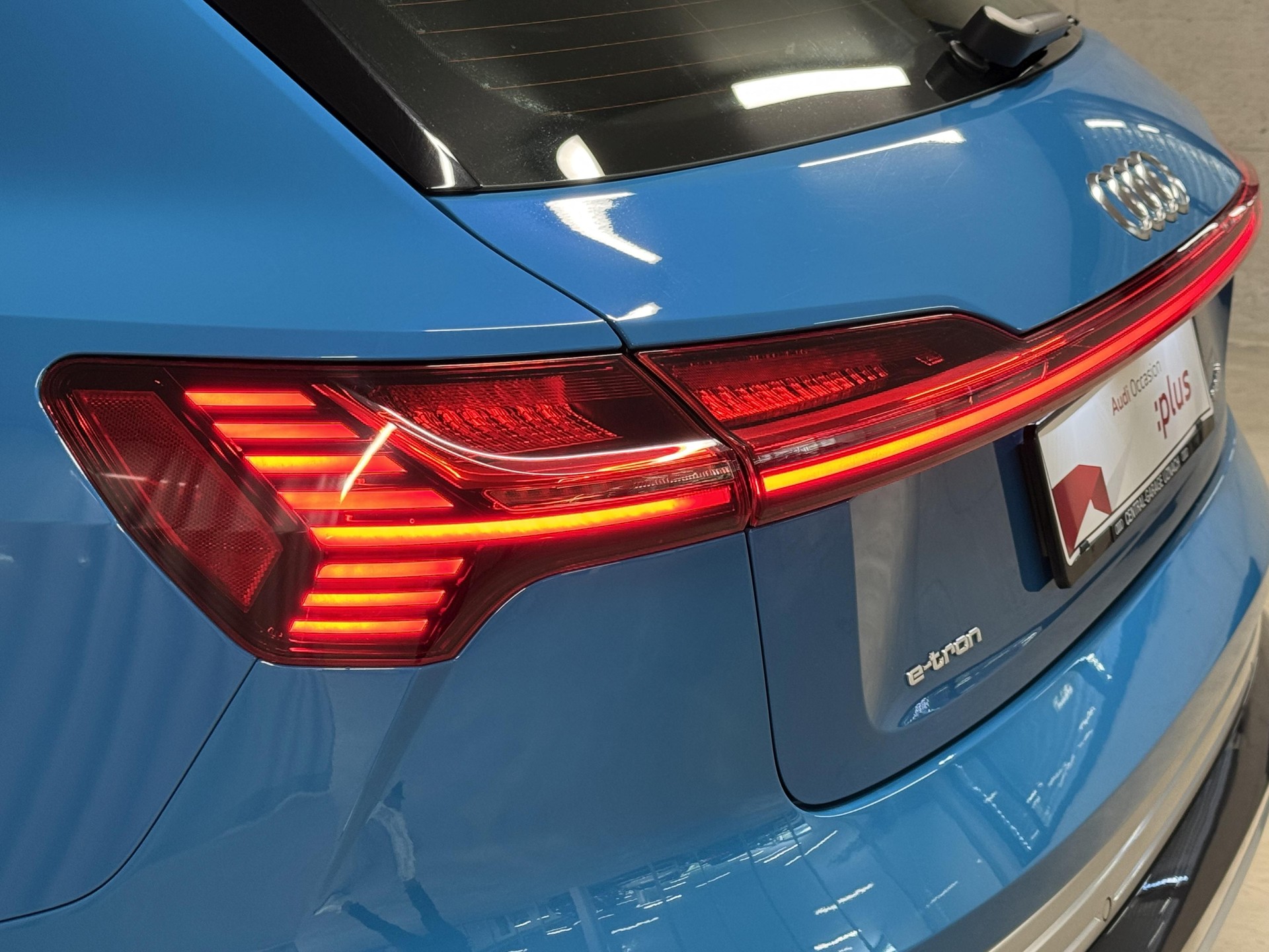 AUDI e-tron 55 Advanced quattro-image-5