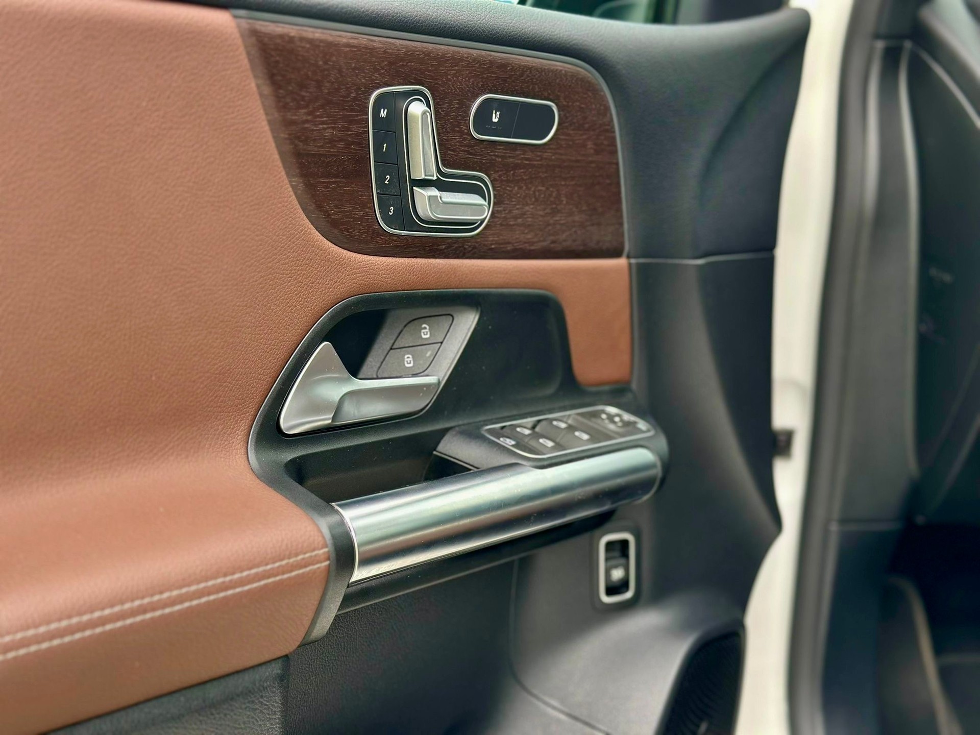 MERCEDES-BENZ B 250 4Matic Progressive-image-13