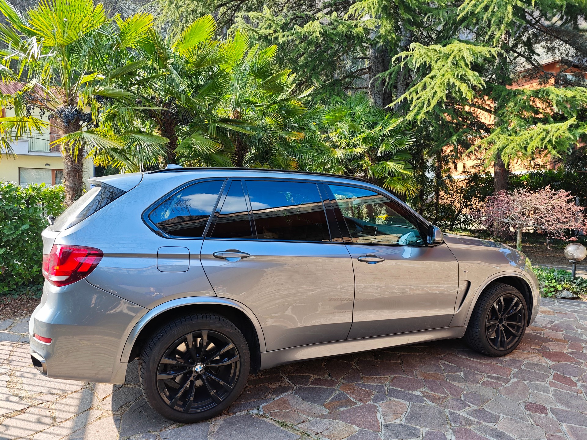 BMW X5 xDrive 50i Pure M Sport Plus Steptronic-image-3
