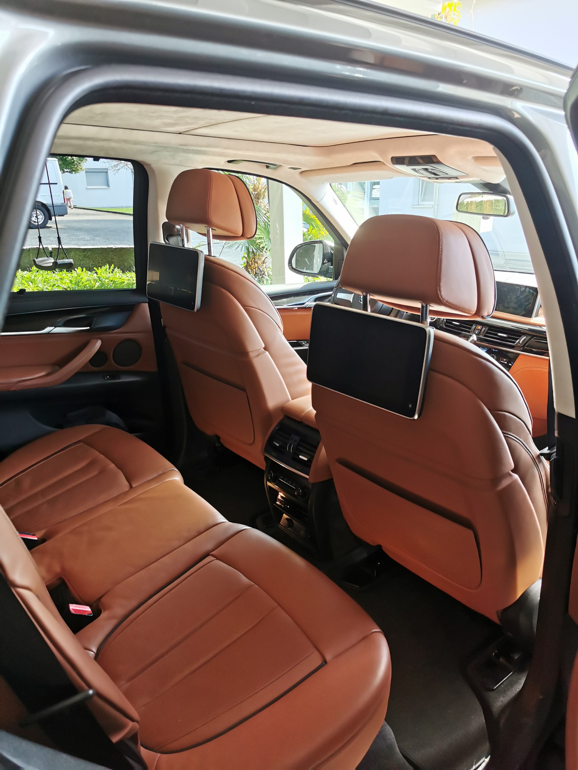 BMW X5 xDrive 50i Pure M Sport Plus Steptronic-image-13