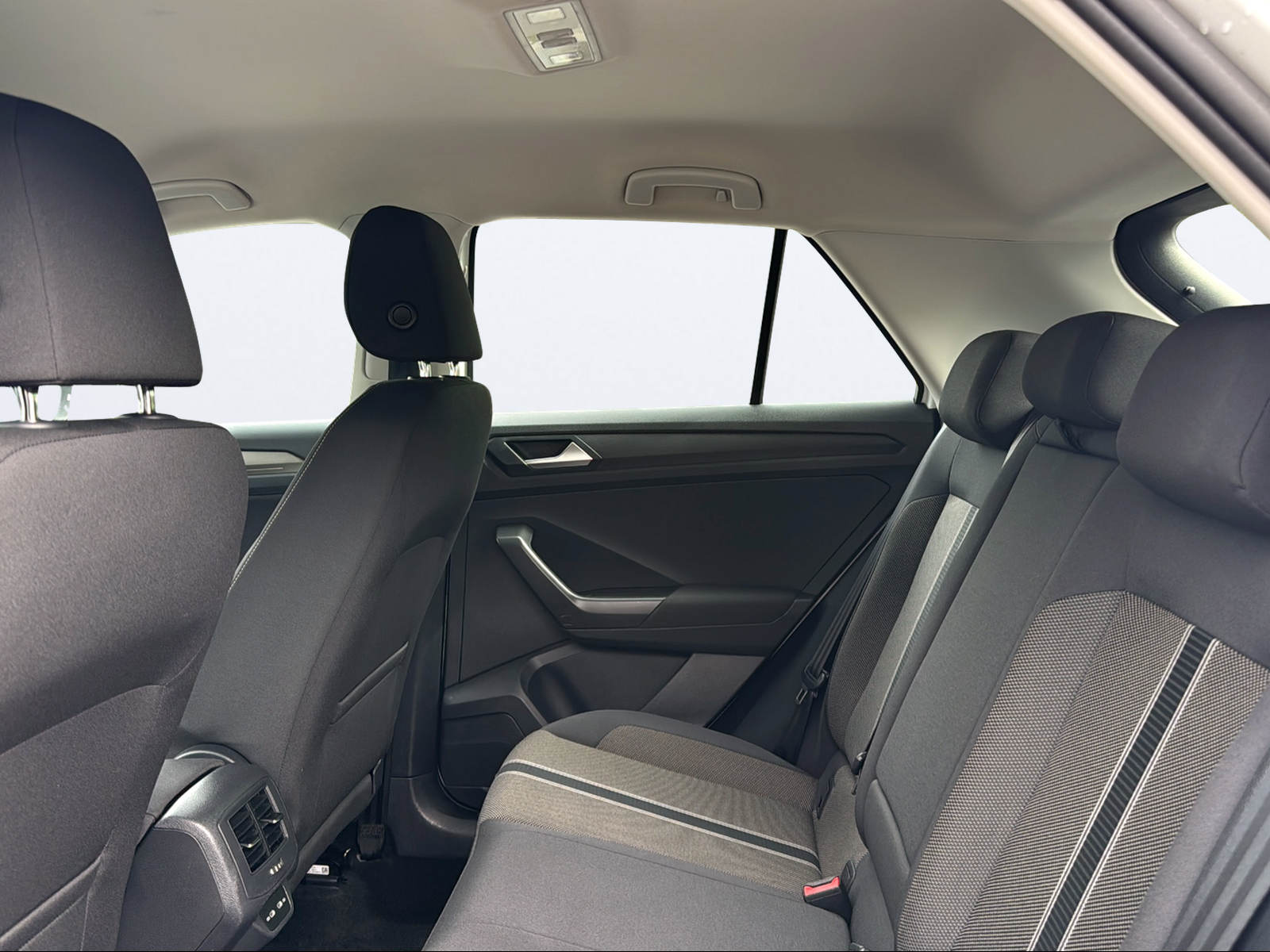 VW T-Roc 1.5 TSI EVO Advance-image-13