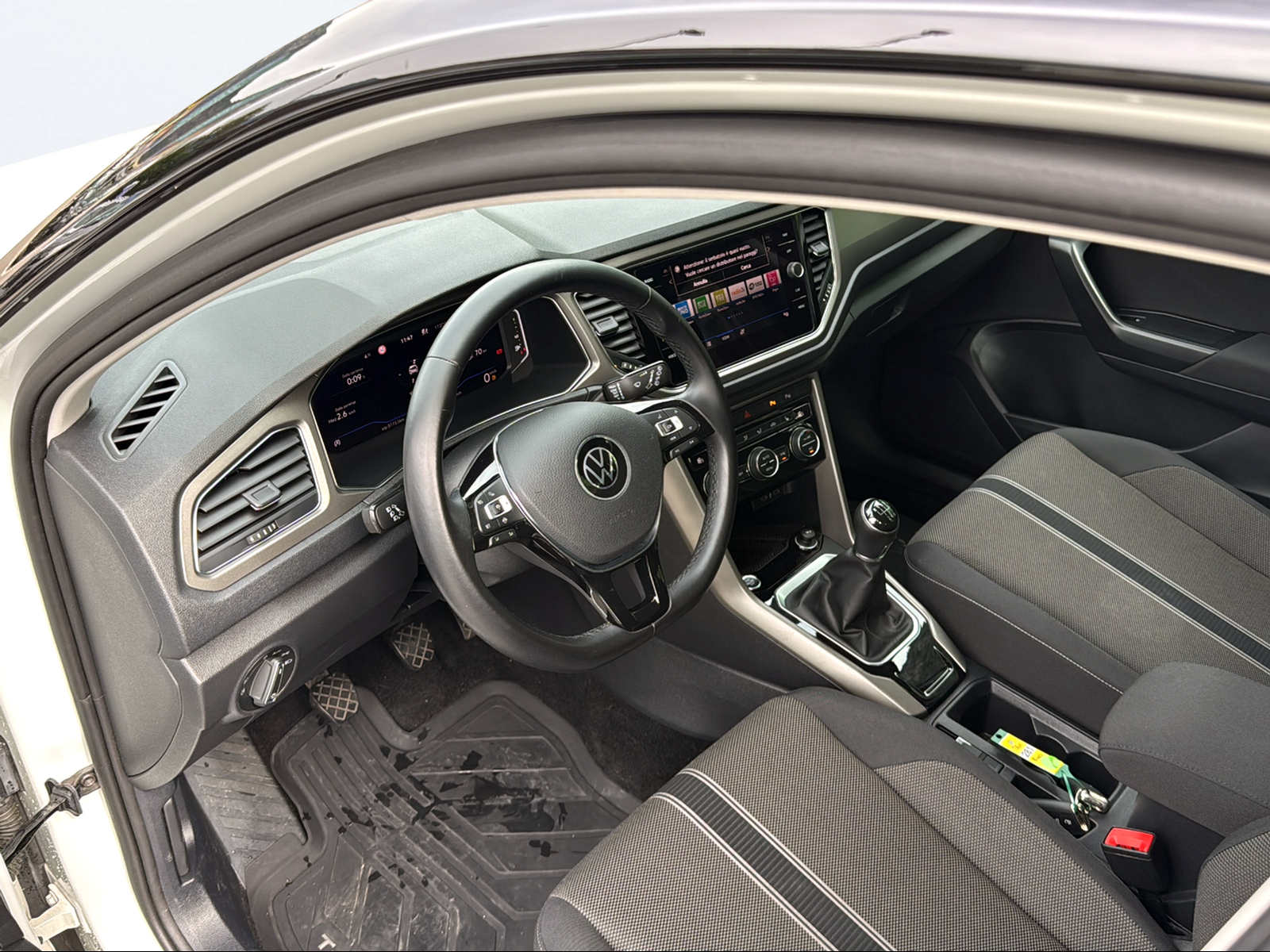 VW T-Roc 1.5 TSI EVO Advance-image-10
