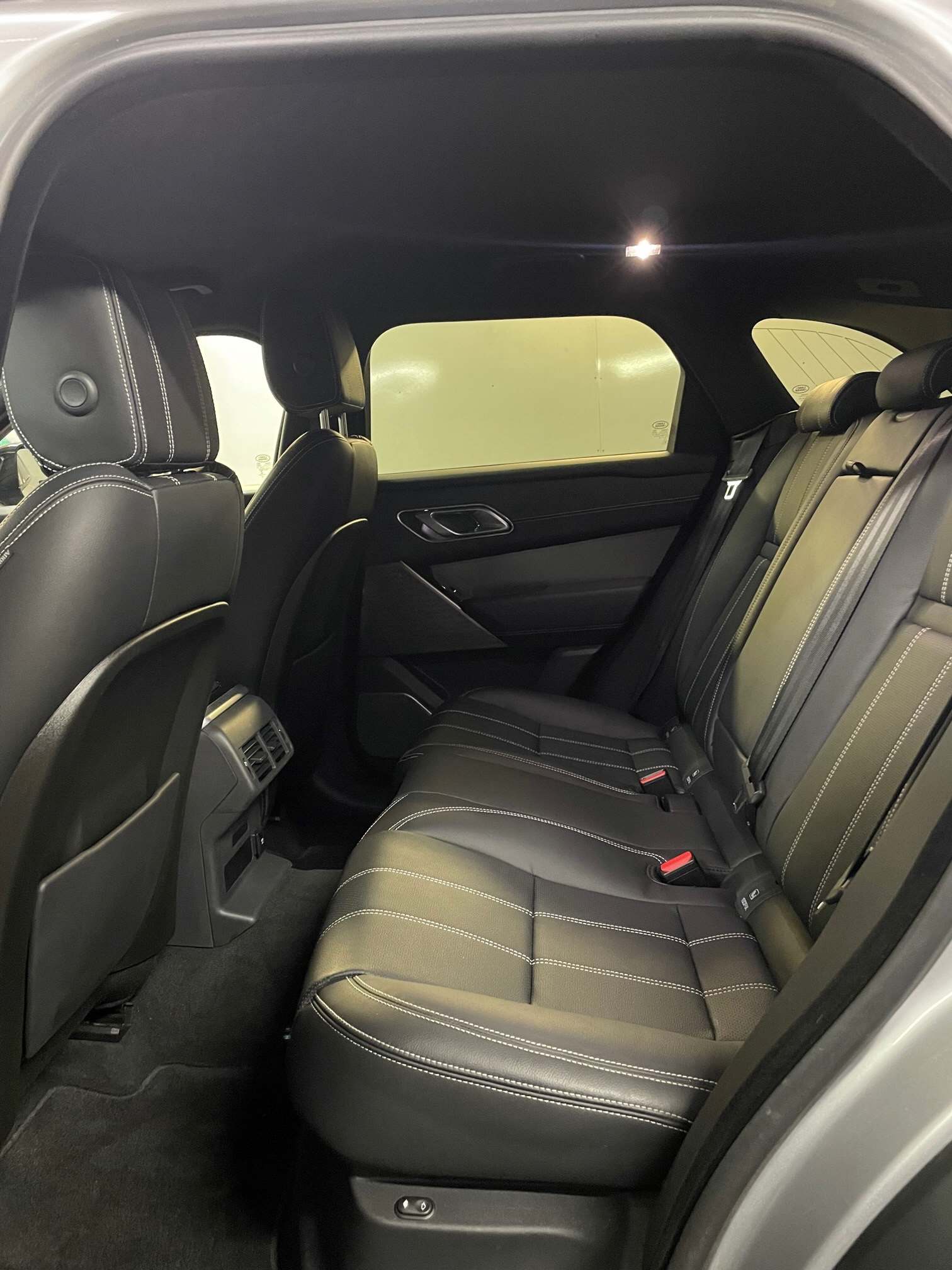 LAND ROVER Range Rover Velar 2.0 T P300 SE-image-13