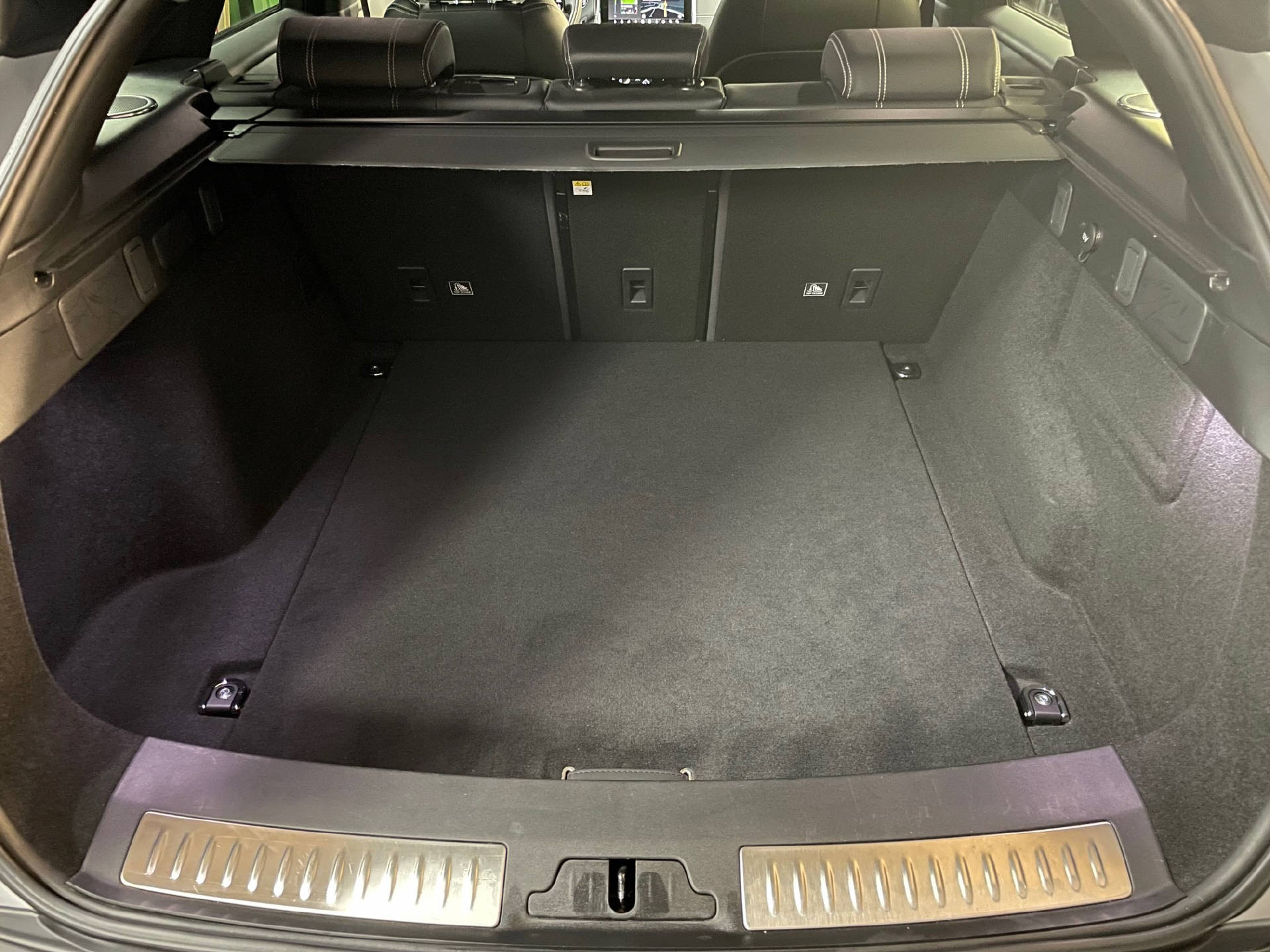 LAND ROVER Range Rover Velar 2.0 T P300 SE-image-14