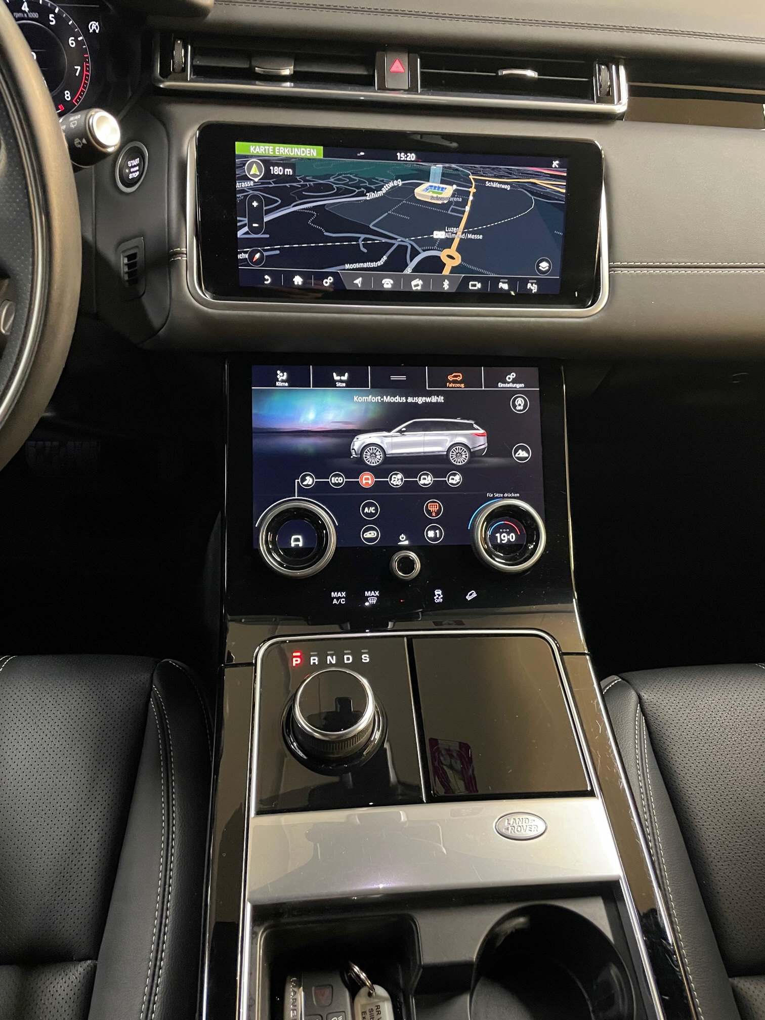 LAND ROVER Range Rover Velar 2.0 T P300 SE-image-7