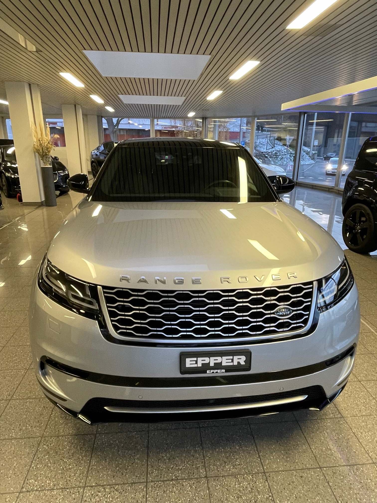 LAND ROVER Range Rover Velar 2.0 T P300 SE-image-15