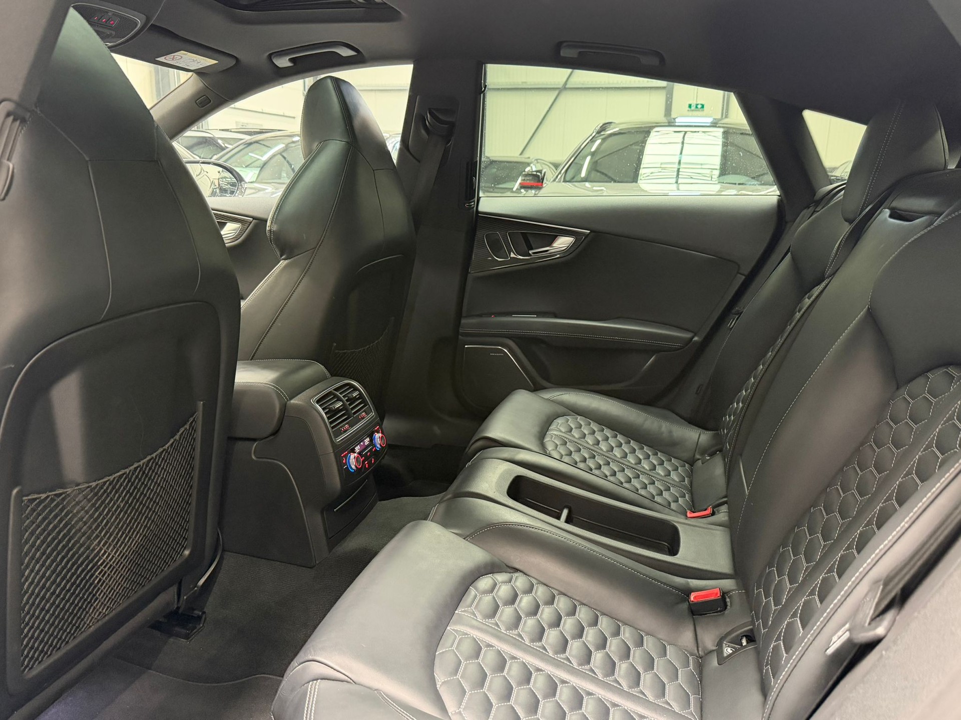 AUDI RS7 Sportback 4.0 TFSI V8 quattro S-tronic-image-24