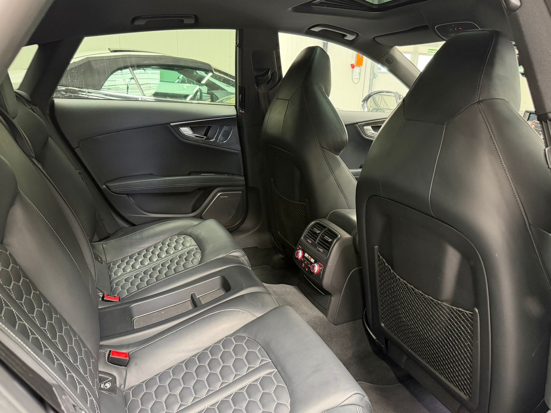 AUDI RS7 Sportback 4.0 TFSI V8 quattro S-tronic-image-27