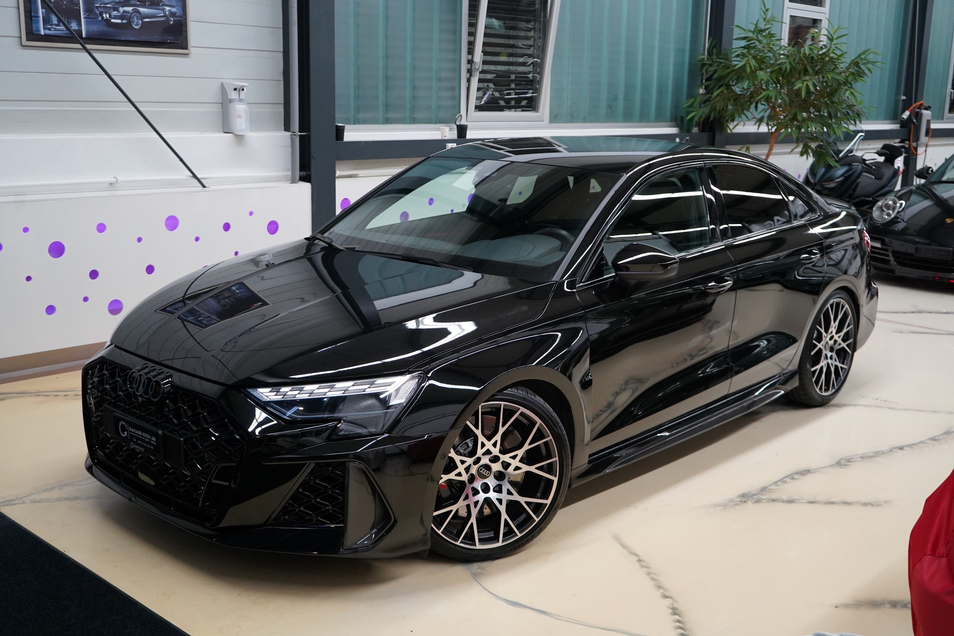 AUDI RS3 Limousine 2.5 TSI quattro S-tronic Facelift R8 Carbon-sitze-showroom-element-2